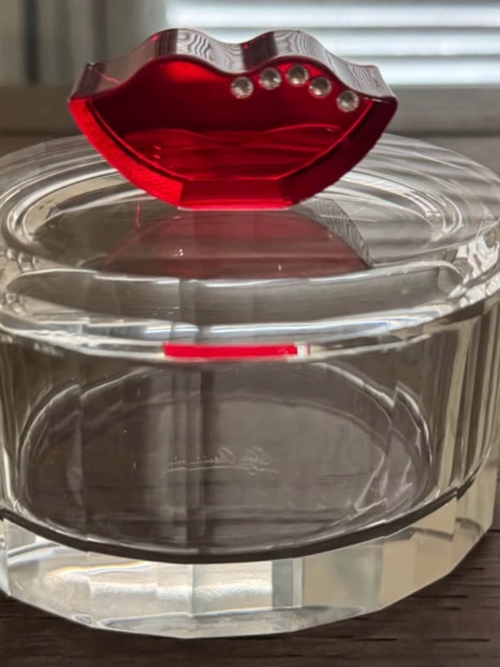 Oleg Cassini “Kiss and Tell” Glass Trinket Box